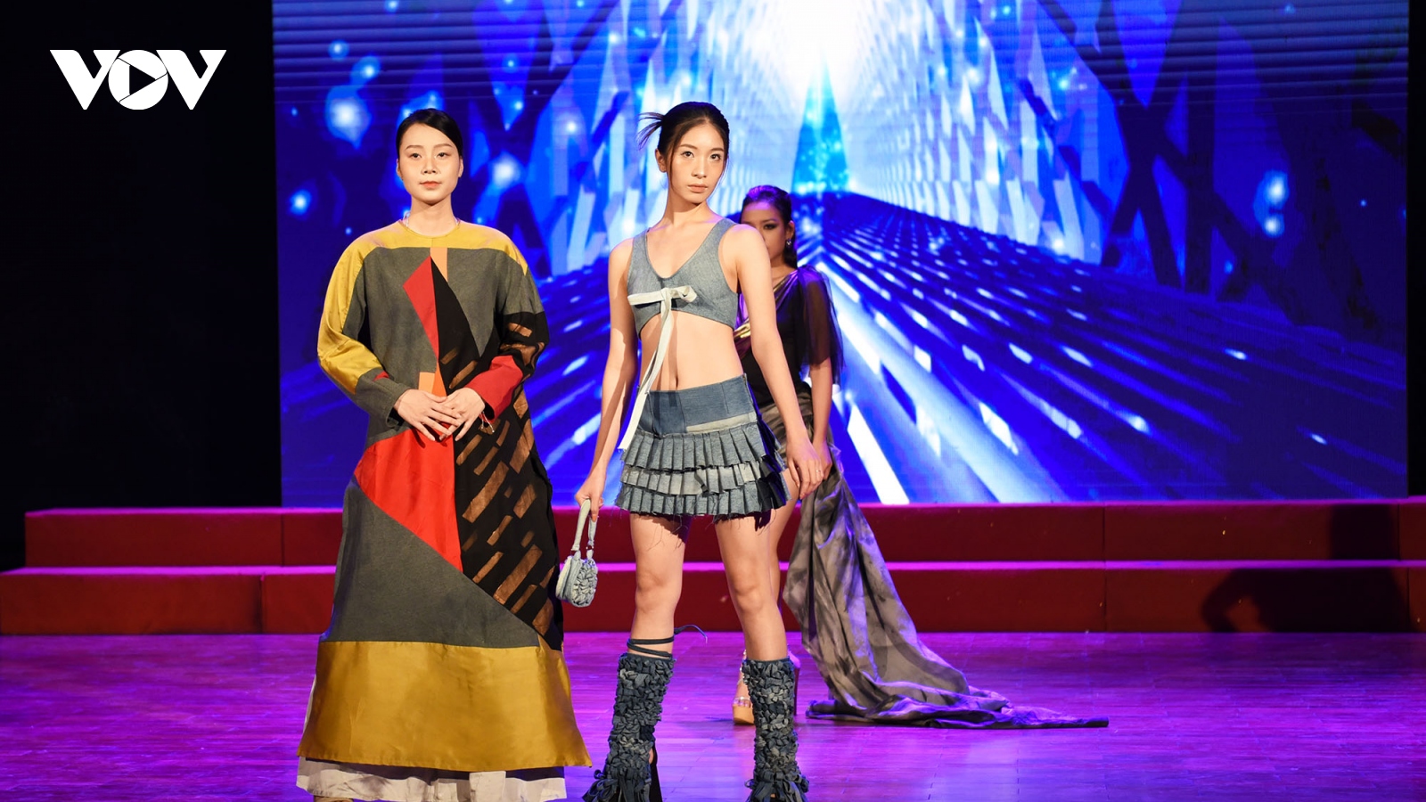 Bất ngờ với các thiết kế thời trang độc đáo bảo vệ môi trường của sinh viên